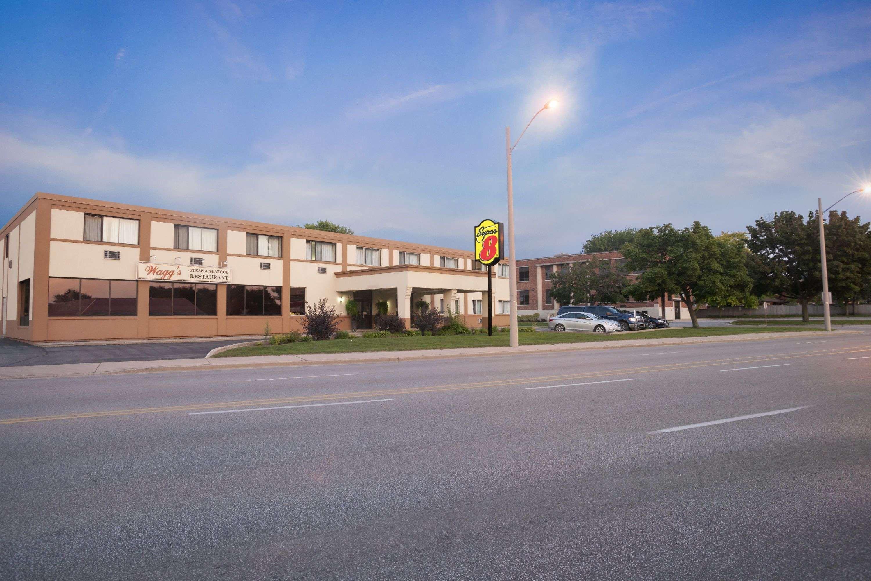 Super 8 By Wyndham Sarnia On Exterior foto
