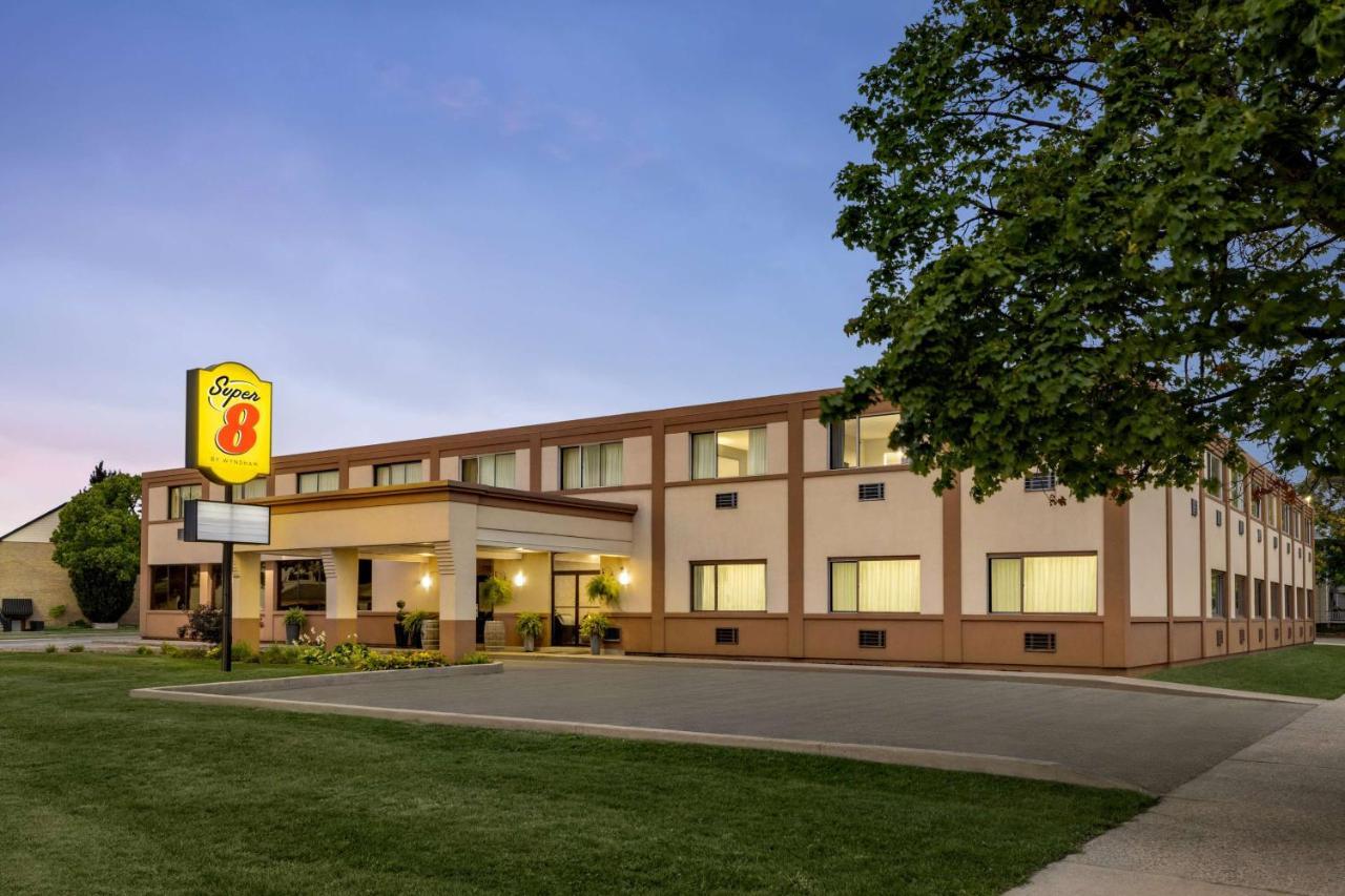 Super 8 By Wyndham Sarnia On Exterior foto