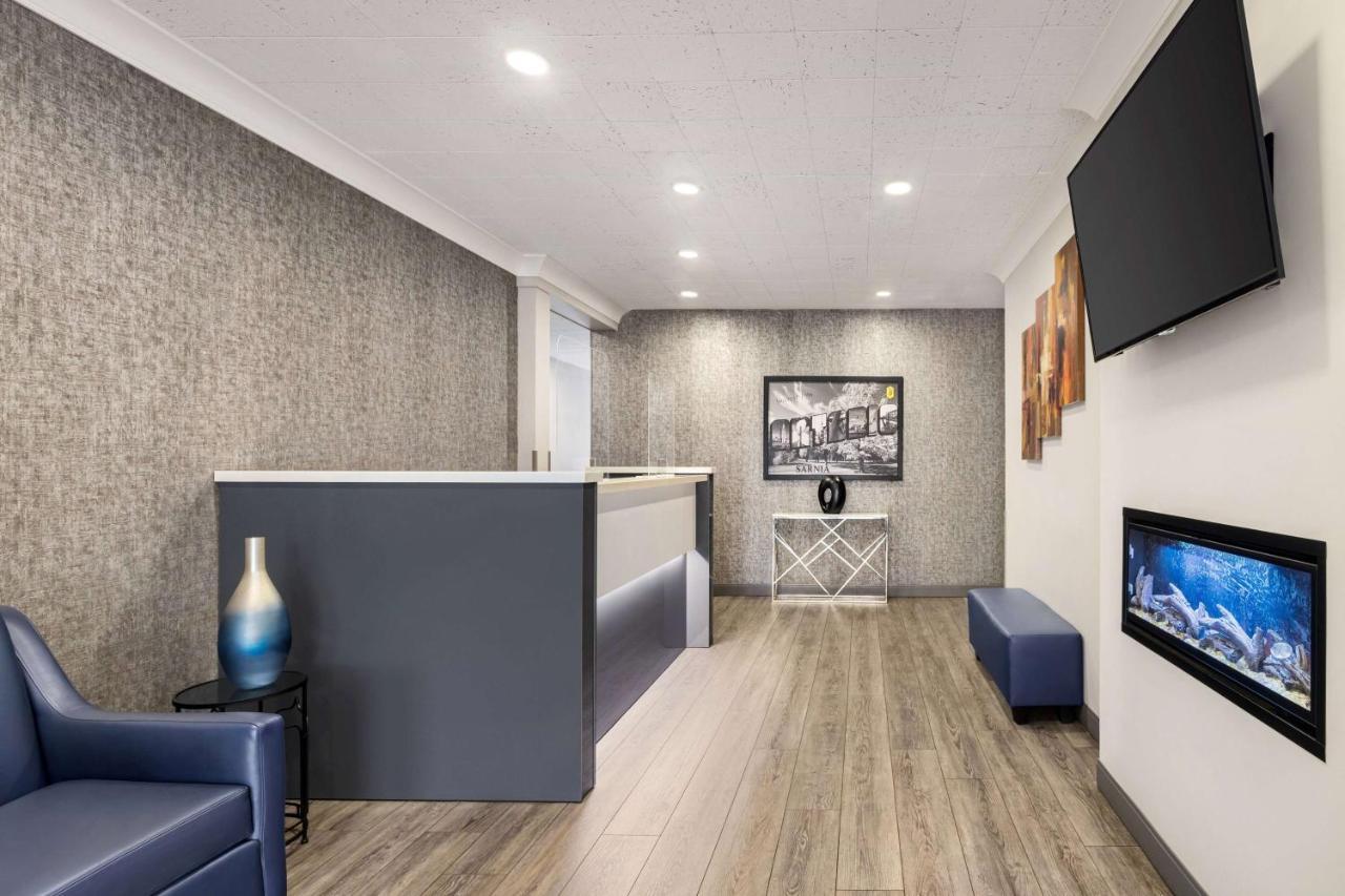 Super 8 By Wyndham Sarnia On Exterior foto
