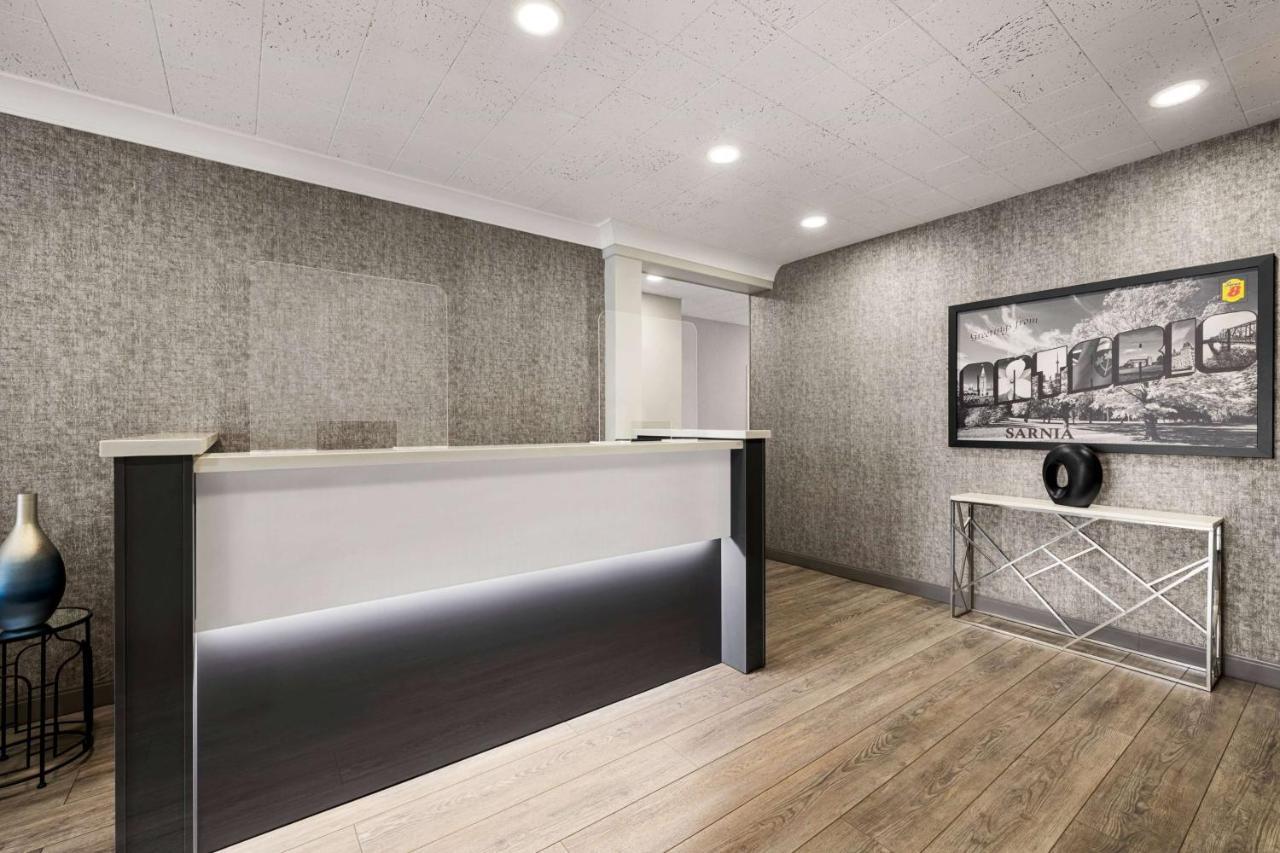 Super 8 By Wyndham Sarnia On Exterior foto