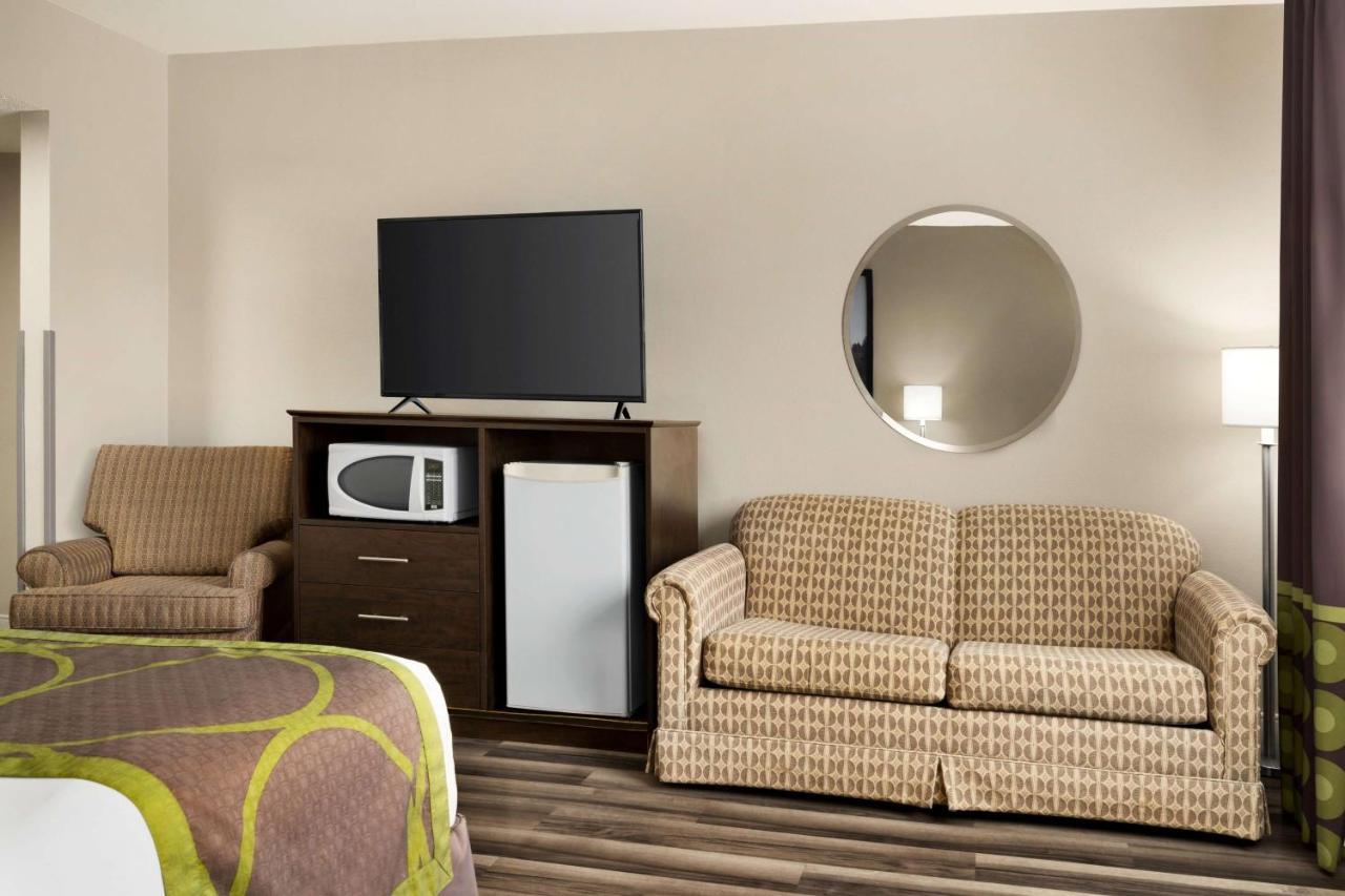 Super 8 By Wyndham Sarnia On Exterior foto