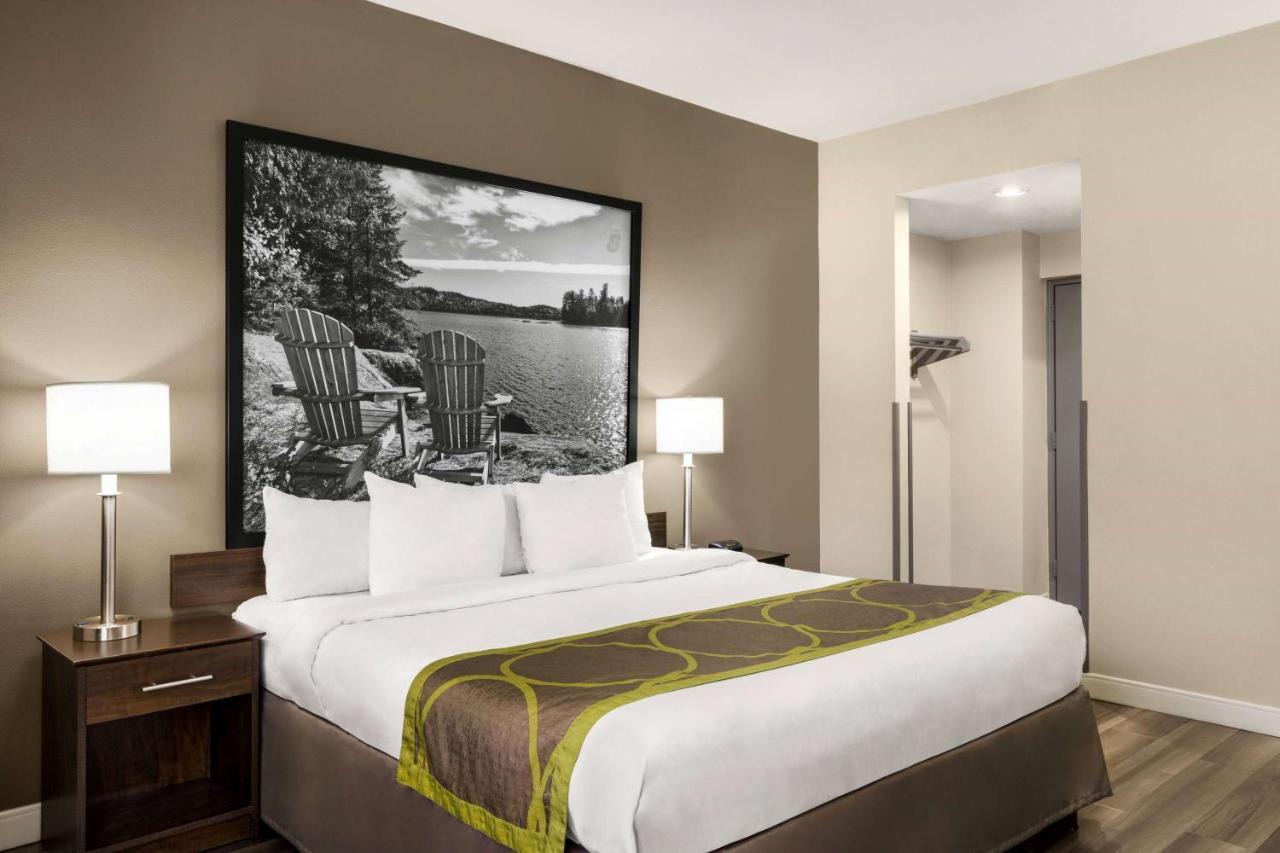 Super 8 By Wyndham Sarnia On Exterior foto