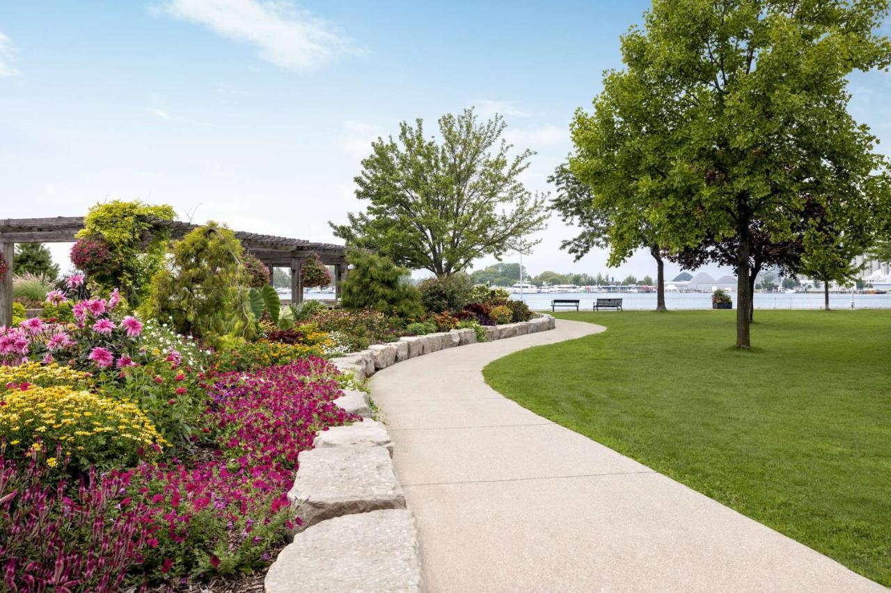 Super 8 By Wyndham Sarnia On Exterior foto