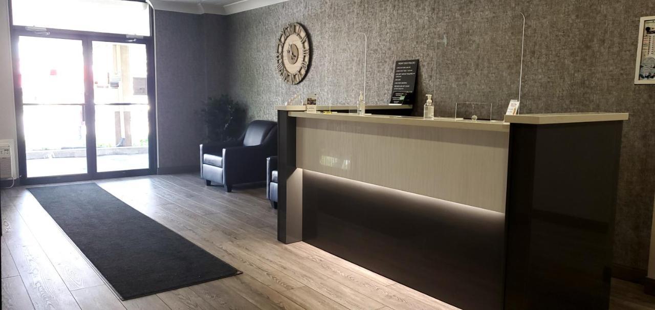 Super 8 By Wyndham Sarnia On Exterior foto